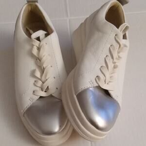 Naturalizer Women's Size 8.5 White and Silver Sneakers. Athleisure, Fun, Comfy